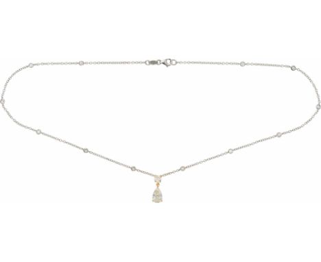 Diamantanhänger mit Kette2. Hälfte 20. Jh.18kt Weiß- und Gelbgold, 1 Diamant im Tropfenschliff mit ca. 1,00 ct, Diamanten im 
