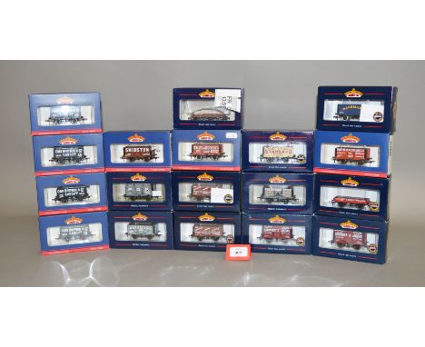 OO gauge, Bachmann, 20 x rolling stock, comprised of: 18 x 7 Plank Wagons; two 1 Plank Wagons. Boxed and overall appear E. (2