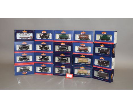 OO gauge, Bachmann, 20 x rolling stock, comprised of: 17 x 14T Tank Wagons; three 12T SR Vent Vans. Boxed and E. (20)