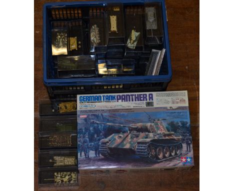 Twenty nine diecast tank models from the Atlas Editions 'Ultimate Tank Collection', most of the models are loose in pack, tog