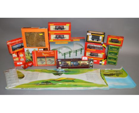 OO Gauge. A quantity of boxed railway items including Rolling Stock by Dapol, 'Replica Railways' and  Hornby together with Ho