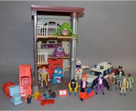 Quantity of Kenner Real Ghostbusters toys: Fire House; Ecto 1; quantity of figures and ghosts. 