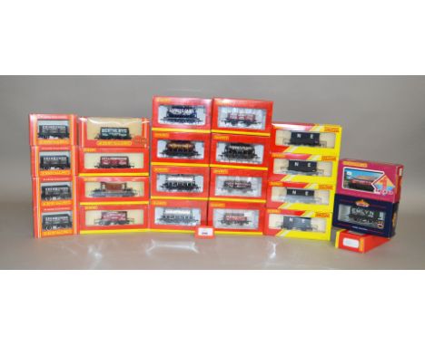 OO gauge, Hornby, 23 x rolling stock. Boxed but one in incorrect Bachmann box, overall appear VG-E.