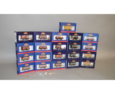 OO gauge, Bachmann, 21 x rolling stock, all Bachmann Collectors Club exclusive models. All E and boxed. Together with four Ba