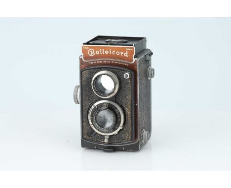 A Rolleicord II Model I Medium Format TLR Camera, A Rolleicord II Model I Medium Format TLR Camera,Body P-F, finder housing j
