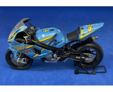 British Superbikes John Reynolds signed Suzuki GSX-R 1000 Team Rizla BSB 2004 Minichamps scale 1:12 metal model in original b