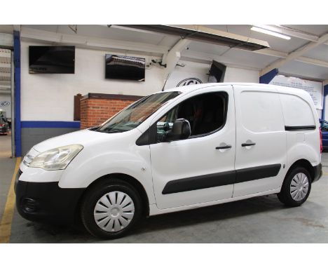 Make &amp; Model: Citroen Berlingo 625 LX HDI 75Date of Reg: EO59 WYWColour: Whitecc: 1560MoT: 09-01-2023Fuel Type: DIESELMil