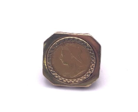 A gents 9ct gold half sovereign ring, approximately 14g. (A).