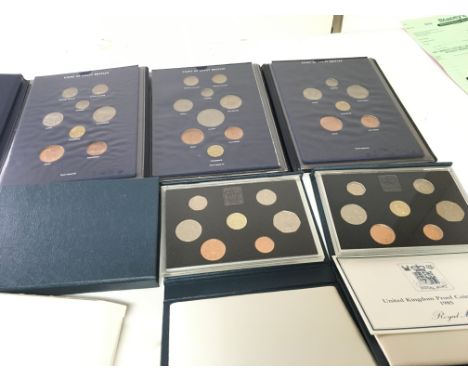 A collection of albums coins of Great Britain and U item Kingdom Proof coin collection annual packs from the Royal Mint. (a l