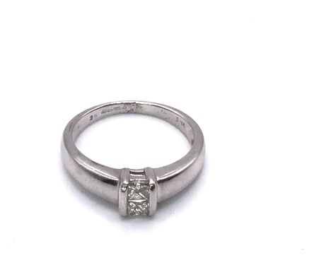 9ct White Gold 2x Princess Cut Diamond Ring. Weight 3.1gm. Size M.