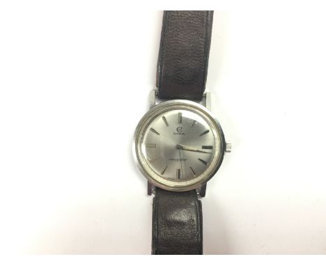 A gents vintage Cyma Navystar watch, seen working.