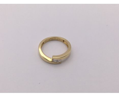 18ct gold princess cut diamond ring, size K, 2.7 gm approx. (A)