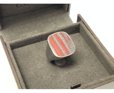 An unusual Gucci 18ct gold and stone inset dress ring with black anodised finish, L. Approx 17.8g, (B). With box.