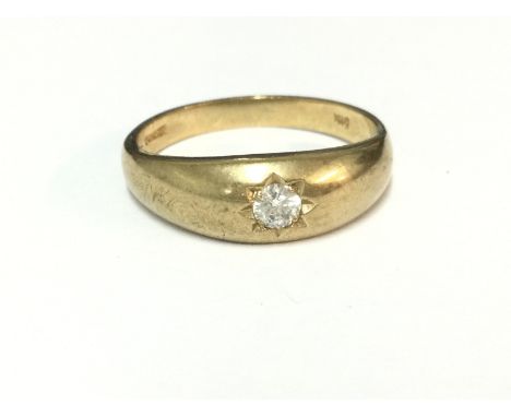 A gents 9ct gold gypsy ring with diamond. 3.80g approx size T