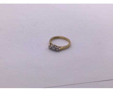 18ct gold 3 stone diamond ring (size K) (A) approx 2.8g