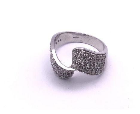 A 9ctbwhite gold and 1.75ct diamond set twist design ring. Size S. (7.9g). (A)