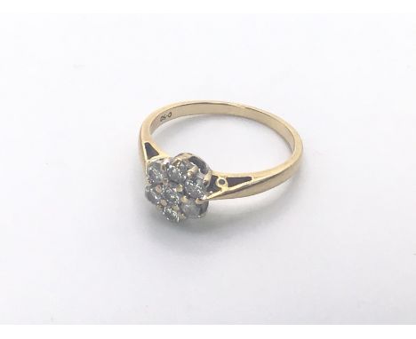 18ct Gold Diamond Flower Cluster Ring (1/2ct). Weight 2.8gm. Size M/N.