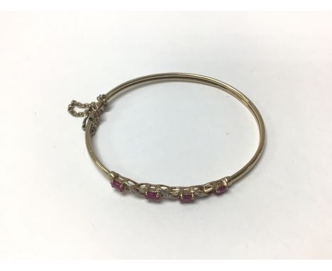 9ct gold ruby/diamond bangle with chain 4.8g (slight dent) (A)