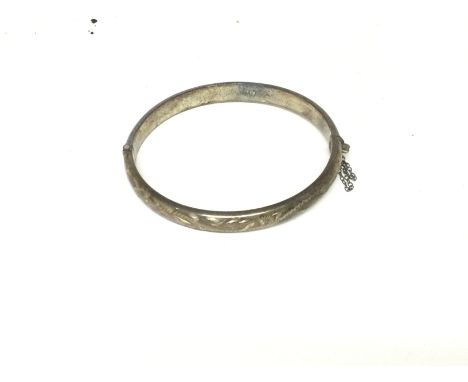 A silver bangle. 11.4g