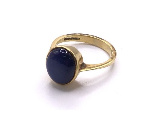 An 18ct and blue star sapphire signet ring, approx Q, approx 6.5g (A).