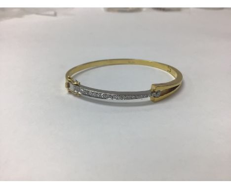 18ct white/yellow gold diamond bangle 19.7g