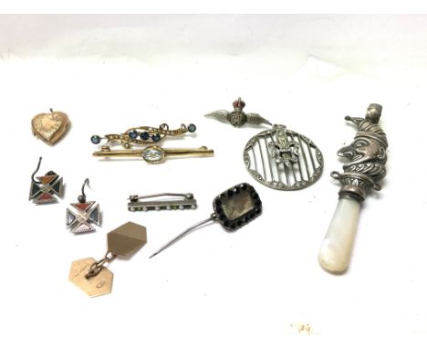 A small collection of Gold, silver and vintage jewellery.