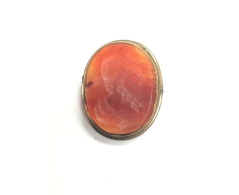 A vintage yellow metal intaglio brooch.