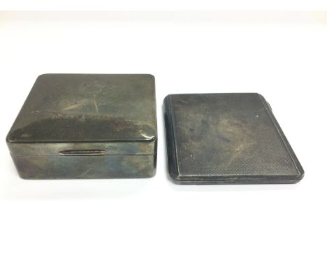 A silver cigarette case and a small silver cigarette box (2).
