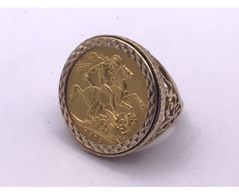 A 9ct gold mounted 1912 full sovereign ring, approximately 13g. Size Q. (A).