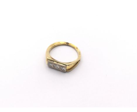 14ct gold 3 stone diamond ring, size N, 3.7gm. (A)