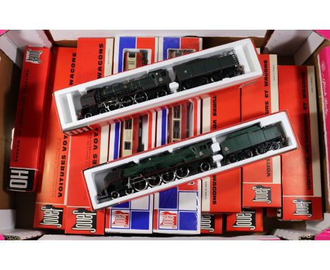 A quantity of Jouef 'HO' model railway. 2x SNCF tender locomotives - class 241 4-8-2 RN241P7 and class 231 4-6-2 RN 231 K82. 
