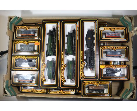 A quantity of Mainline 'OO' gauge railway.  2x GWR tender locomotives - a Manor class 4-6-0 Hinton Manor, RN7819 and a class 