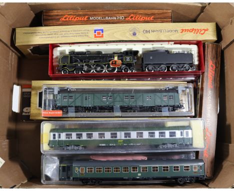 14 items of HO Continental model railway. 2x Rivarossi SNCF Class 231 4-6-2 tender locomotives, RN 231E22 in lined dark green