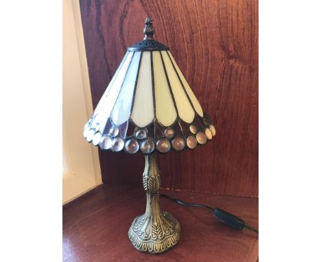 Tiffany style table lamp, working. 