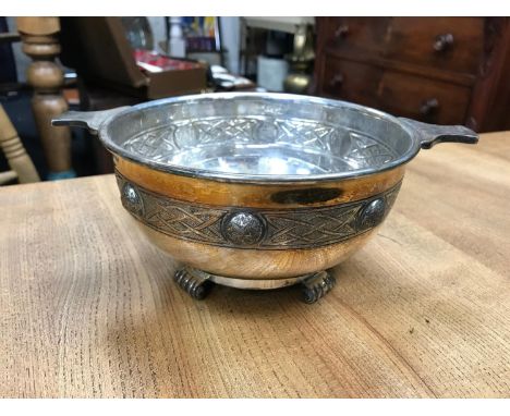 Ep Large two handled quaich with celtic design trim 