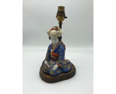 Asian hand painted geisha figure sitting, table lamp. Sat upon a hard wood base. 