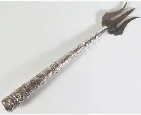 A Chinese Silver Bread Fork decorated with dragon, 17cm, TC