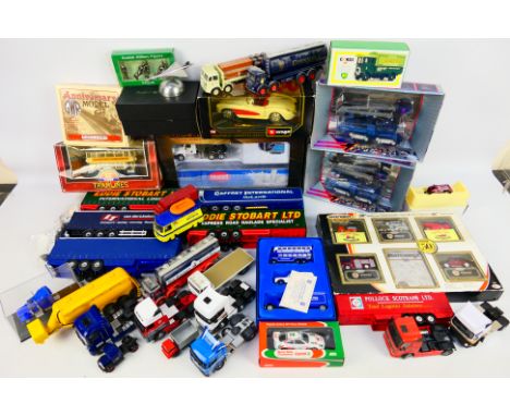 Bburago - Tonkin - Matchbox - Corgi - Other - A mixed group that contains boxed and unboxed playworn diecast, plastic model v