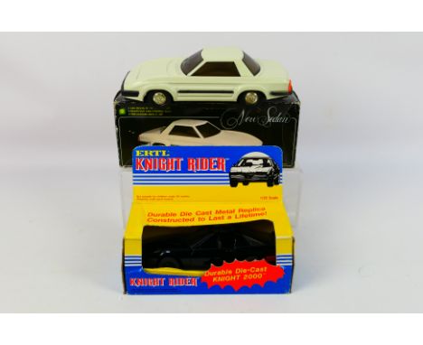 ERTL - Voilure - Knight Rider - A Knight 2000 (1401) from Knight Rider and a Vintage Tin Sedan (MM141). Both item appear to b