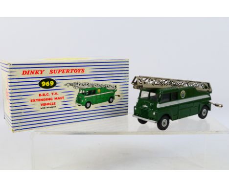 Dinky Supertoys - Diecast - A Dinky Supertoys 969  B.B.C T.V Extending Mast Vehicle with windows. Item appears in good-very g