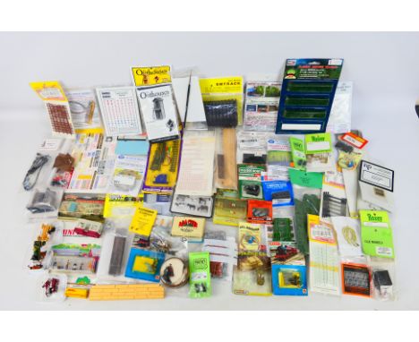 Bachmann - Hornby - Britains - Preisner - Others - A large collection of model railway layout accessories and parts. Lot incl
