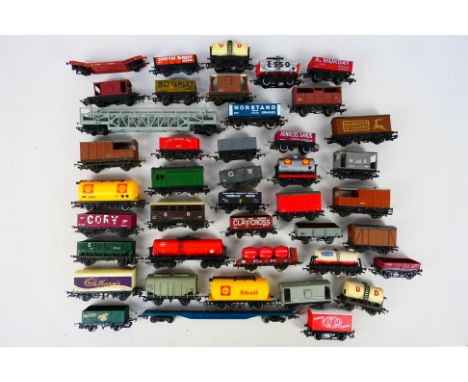 Lima - Hornby - Others - A collection of 40 unboxed and playworn items of mainly HO / OO gauge rolling stock. Lot includes Li