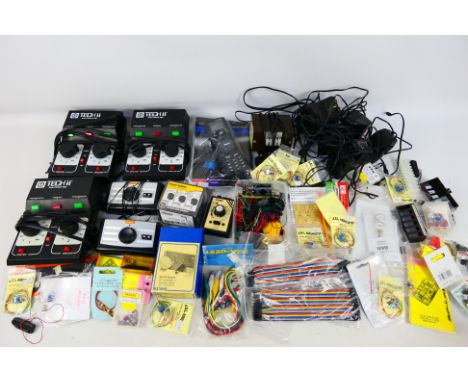 Atlas - Diamond - Others - A collection of model railway layout spares and accessories as well as maintenance and upkeep item