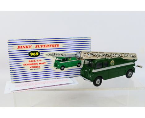 Dinky Supertoys - Diecast - A Dinky Supertoys 969  B.B.C T.V Extending Mast Vehicle with windows. Item appears in very good c