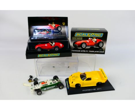 Scalextric - A boxed Scalextric Limited Edition 'Classic' C2928A Ferrari 375 F1 Tinplate slot car, with two unboxed and playw