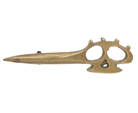 Middle East 50/52 Commando WW2 Special Forces beret badge.  Good scarce cast-brass locally made knuckle-duster dagger.    One