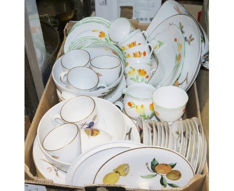 Royal Worcester Evesham part tea and dinner service&nbsp;and&nbsp;a Lawleys floral decorated part tea service (1 box)&nbsp;