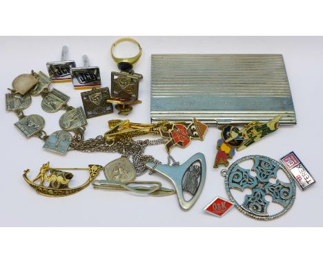 Assorted items including a plated card case, cufflinks, badges, a yellow metal ring, a/f, etc.