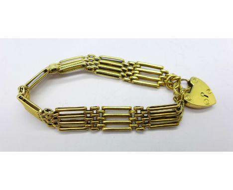 A 9ct gold gate bracelet, 20.5g