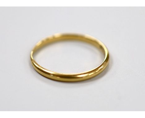 A 1940's 18ct gold wedding band, size R, 2.2 grams.